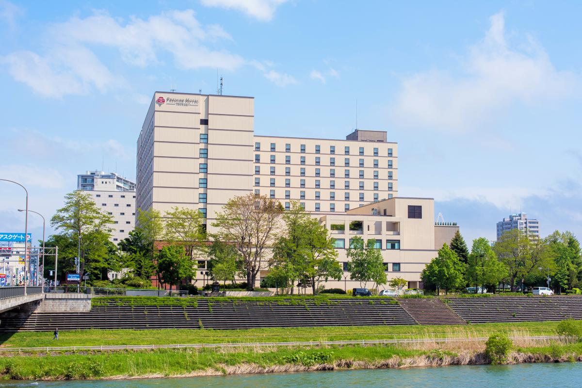 豊平川のほとりのクラシックラグジュアリーホテル