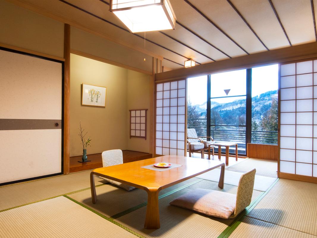 和室10畳  広縁付き		
